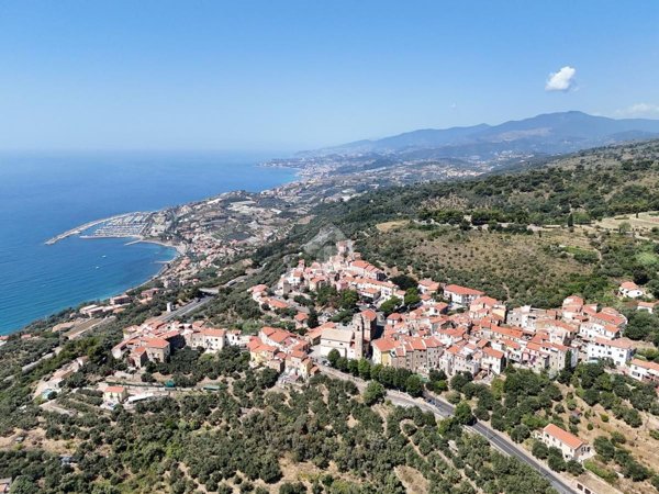 casa indipendente in vendita a Cipressa