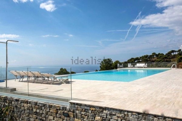 casa indipendente in vendita a Cipressa