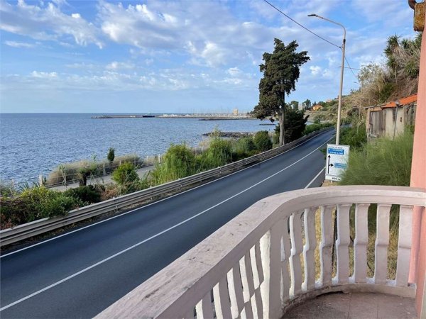 casa indipendente in vendita a Cipressa in zona Aregai
