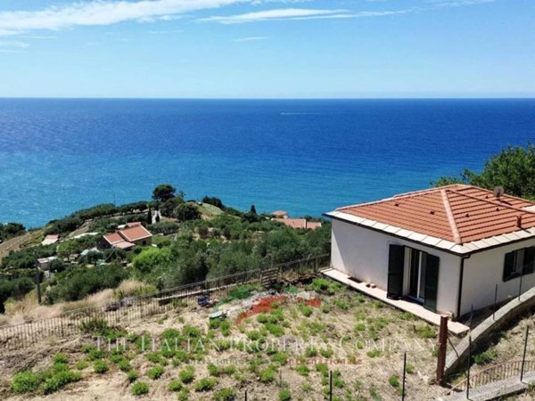 casa indipendente in vendita a Cipressa in zona Aregai