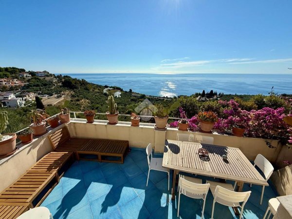 casa indipendente in vendita a Cipressa