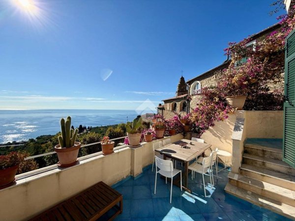 casa indipendente in vendita a Cipressa