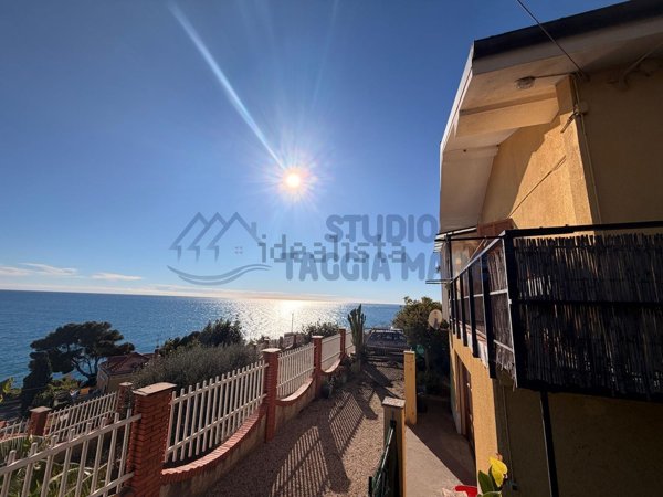 casa indipendente in vendita a Cipressa