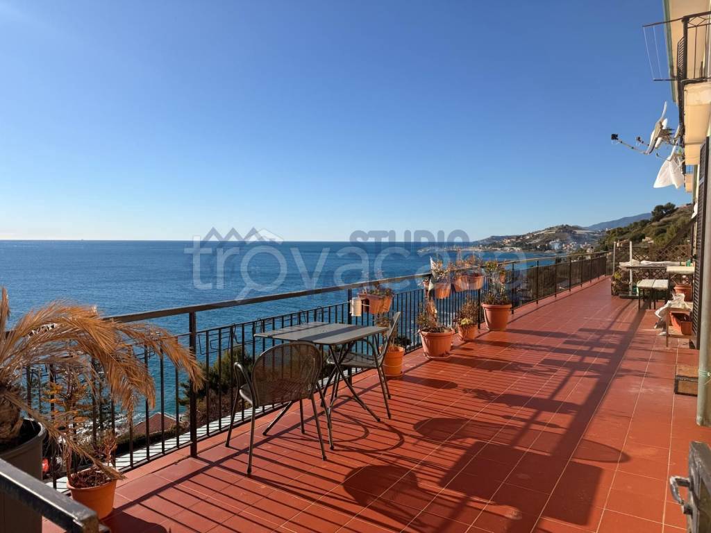 appartamento in vendita a Cipressa