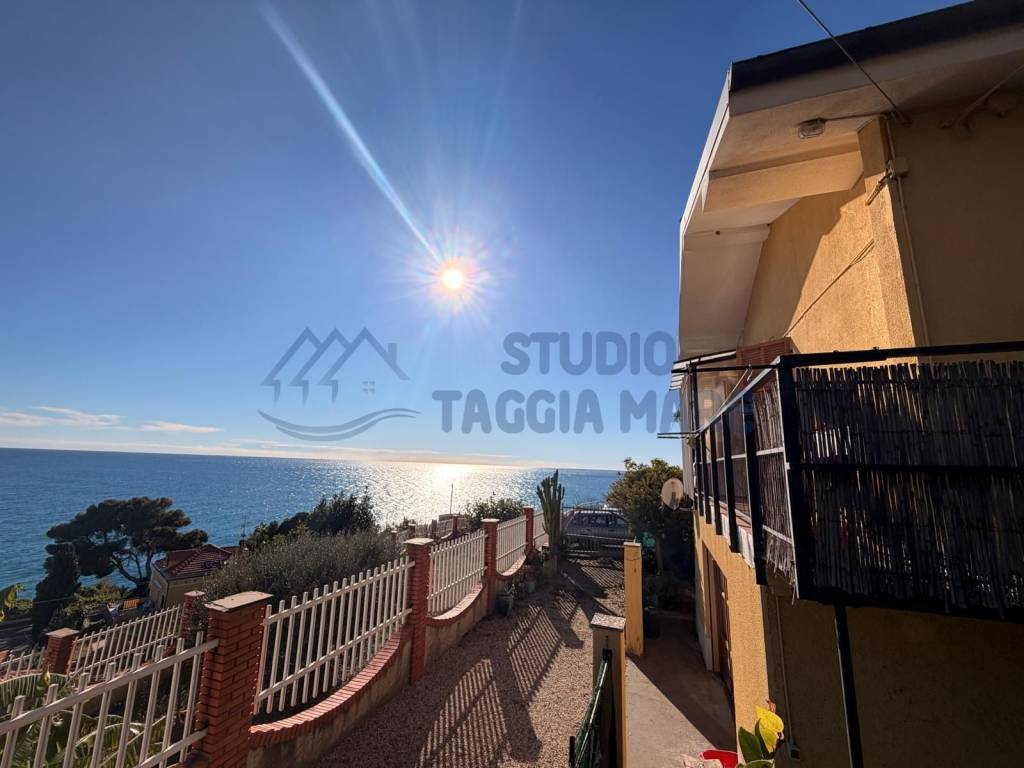 casa indipendente in vendita a Cipressa