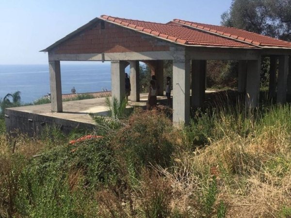 casa indipendente in vendita a Cipressa