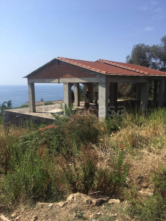 casa indipendente in vendita a Cipressa