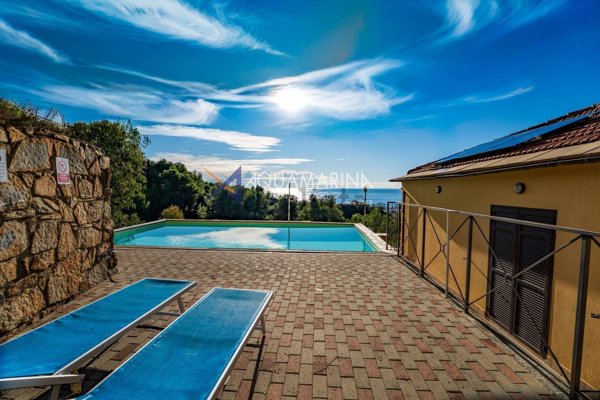 casa indipendente in vendita a Cipressa