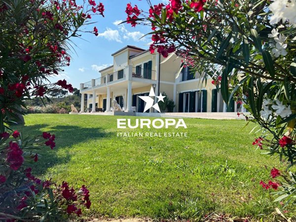 casa indipendente in vendita a Cipressa