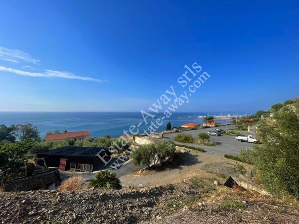 casa indipendente in vendita a Cipressa in zona Aregai