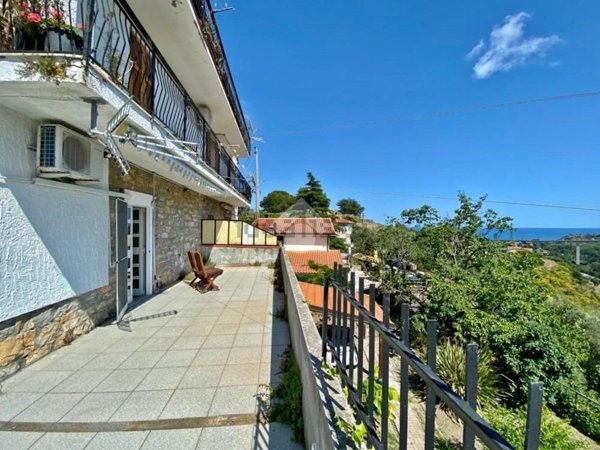 appartamento in vendita a Cipressa in zona Piani di Cipressa