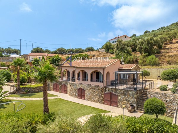 casa indipendente in vendita a Cipressa