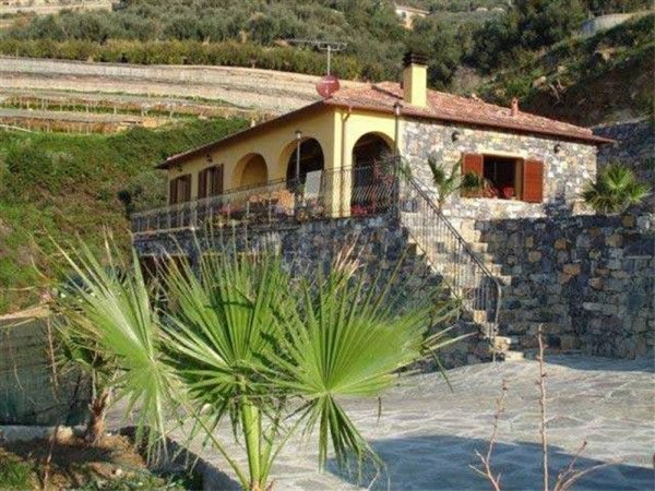 casa indipendente in vendita a Cipressa in zona Aregai