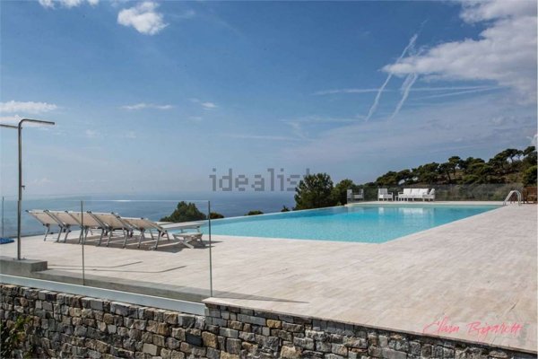 casa indipendente in vendita a Cipressa