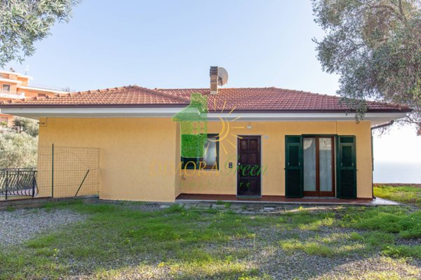 casa indipendente in vendita a Cipressa in zona Aregai