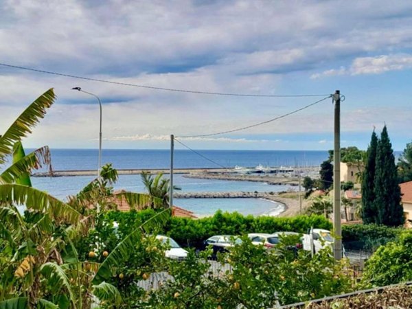 appartamento in vendita a Cipressa in zona Aregai