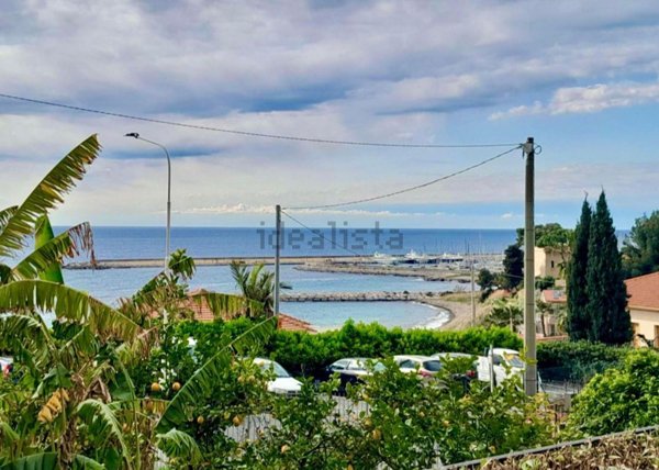 appartamento in vendita a Cipressa in zona Aregai