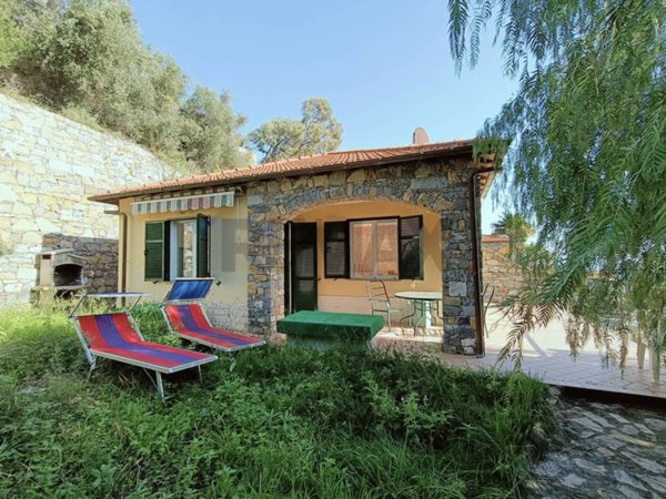 casa indipendente in vendita a Cipressa in zona Aregai