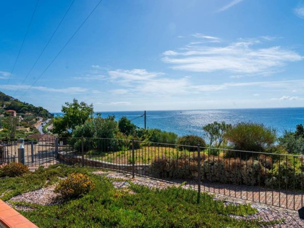 appartamento in vendita a Cipressa in zona Aregai