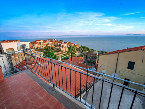 casa indipendente in vendita a Cipressa