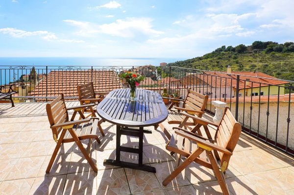 casa indipendente in vendita a Cipressa