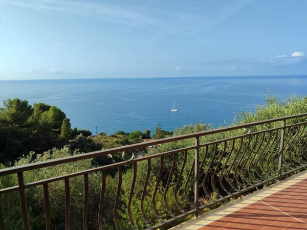 casa indipendente in vendita a Cipressa in zona Aregai