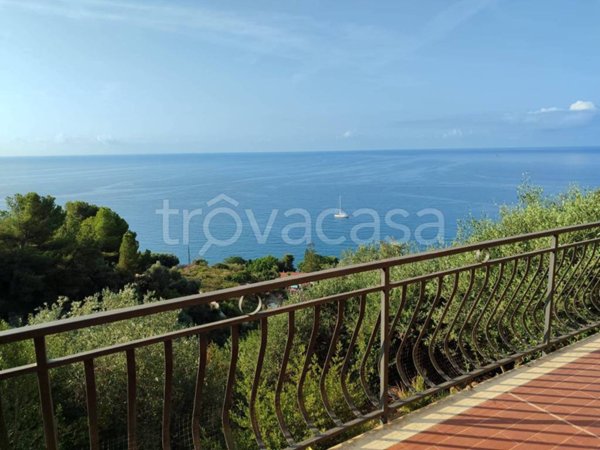 casa indipendente in vendita a Cipressa in zona Aregai