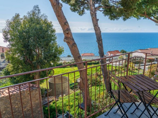 appartamento in vendita a Cipressa