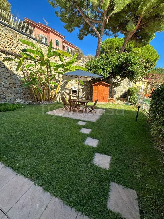 appartamento in vendita a Cipressa