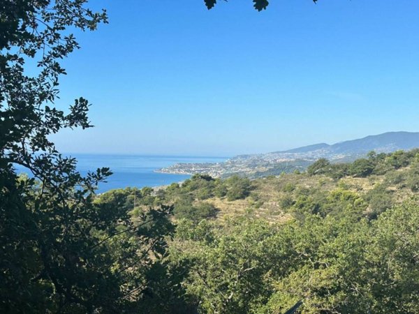 terreno edificabile in vendita a Cipressa