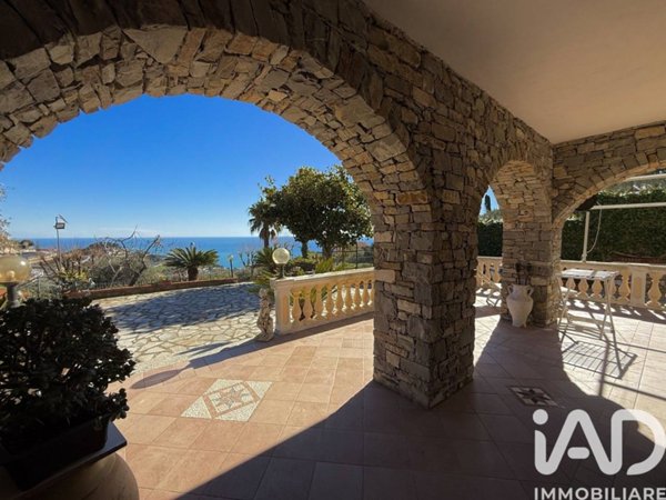 casa indipendente in vendita a Cipressa