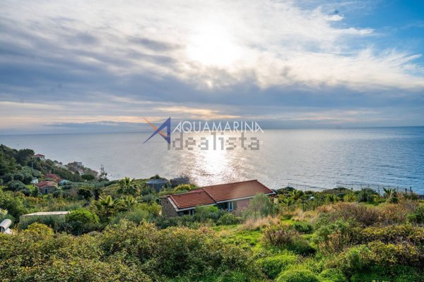 casa indipendente in vendita a Cipressa