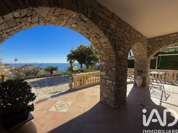 casa indipendente in vendita a Cipressa