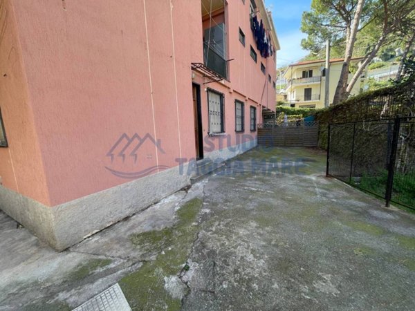 appartamento in vendita a Cipressa in zona Aregai