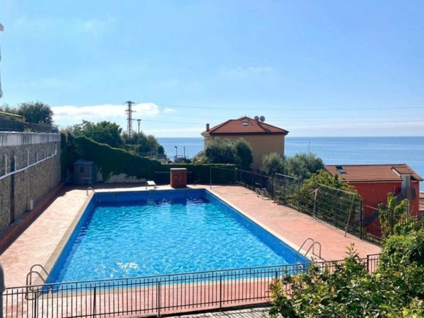 appartamento in vendita a Cipressa in zona Aregai