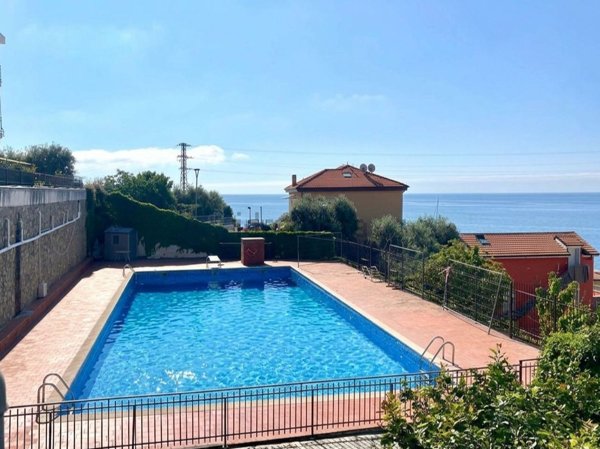 appartamento in vendita a Cipressa in zona Aregai