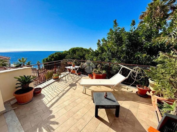 appartamento in vendita a Cipressa