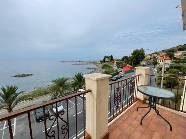 appartamento in vendita a Cipressa in zona Aregai