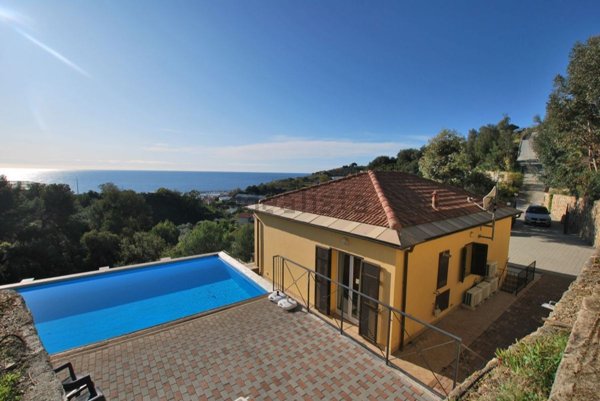 casa indipendente in vendita a Cipressa in zona Aregai