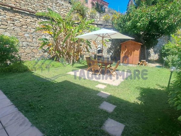 appartamento in vendita a Cipressa in zona Aregai