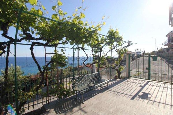 appartamento in vendita a Cipressa