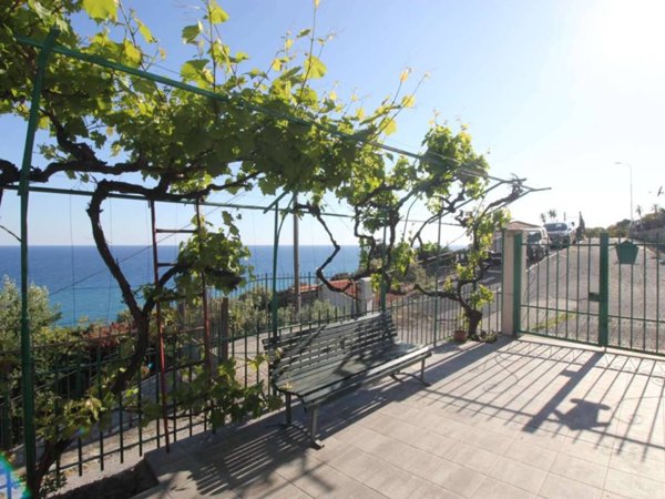 appartamento in vendita a Cipressa in zona Piani di Cipressa