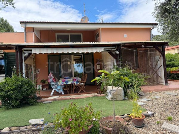 casa indipendente in vendita a Cipressa