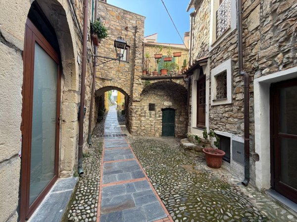 appartamento in vendita a Cipressa in zona Lingueglietta