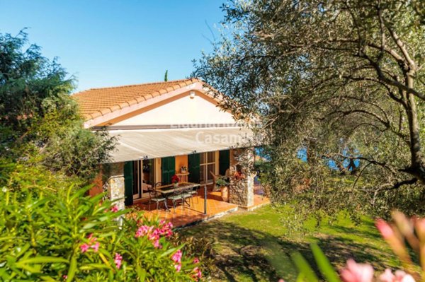 casa indipendente in vendita a Cipressa in zona Piani di Cipressa