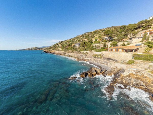 casa indipendente in vendita a Cipressa