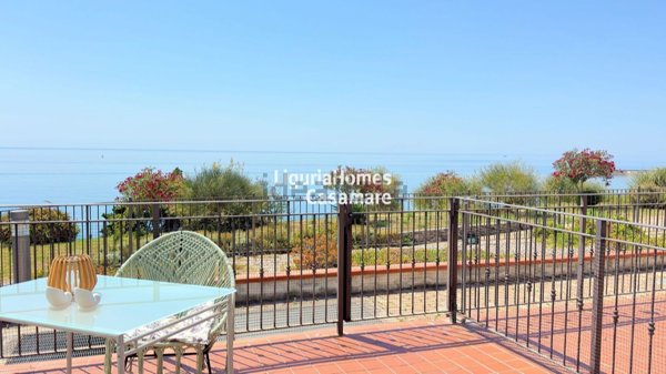 appartamento in vendita a Cipressa in zona Aregai