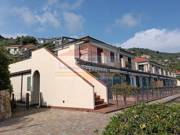 appartamento in vendita a Cipressa in zona Aregai