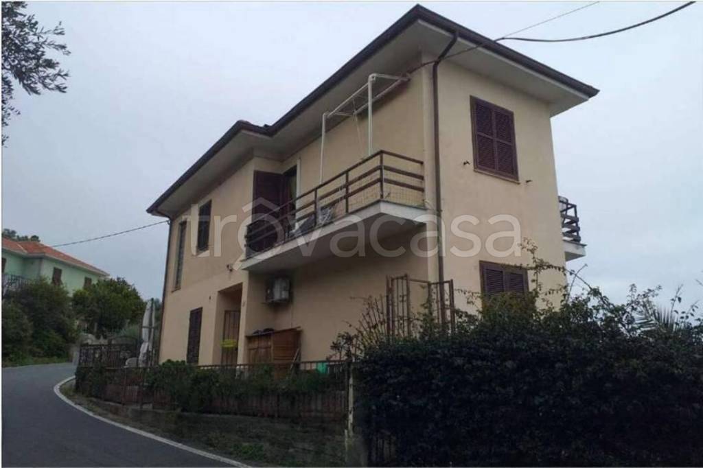 casa indipendente in vendita a Cipressa