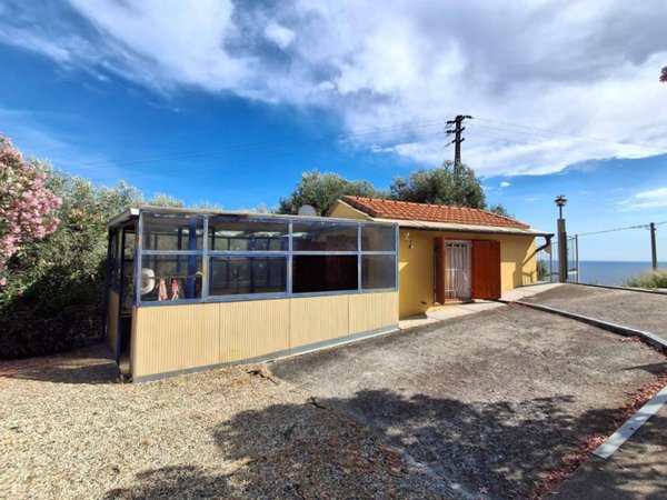 casa indipendente in vendita a Cipressa in zona Aregai